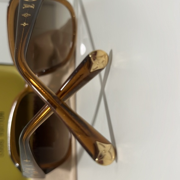 Louis Vuitton 'Obsession GM' Glitter Honey sunglasses. - Picture 4 of 8